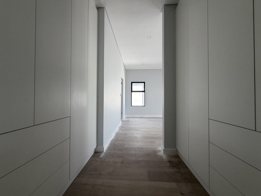 5 Bedroom Property for Sale in Sandown Western Cape